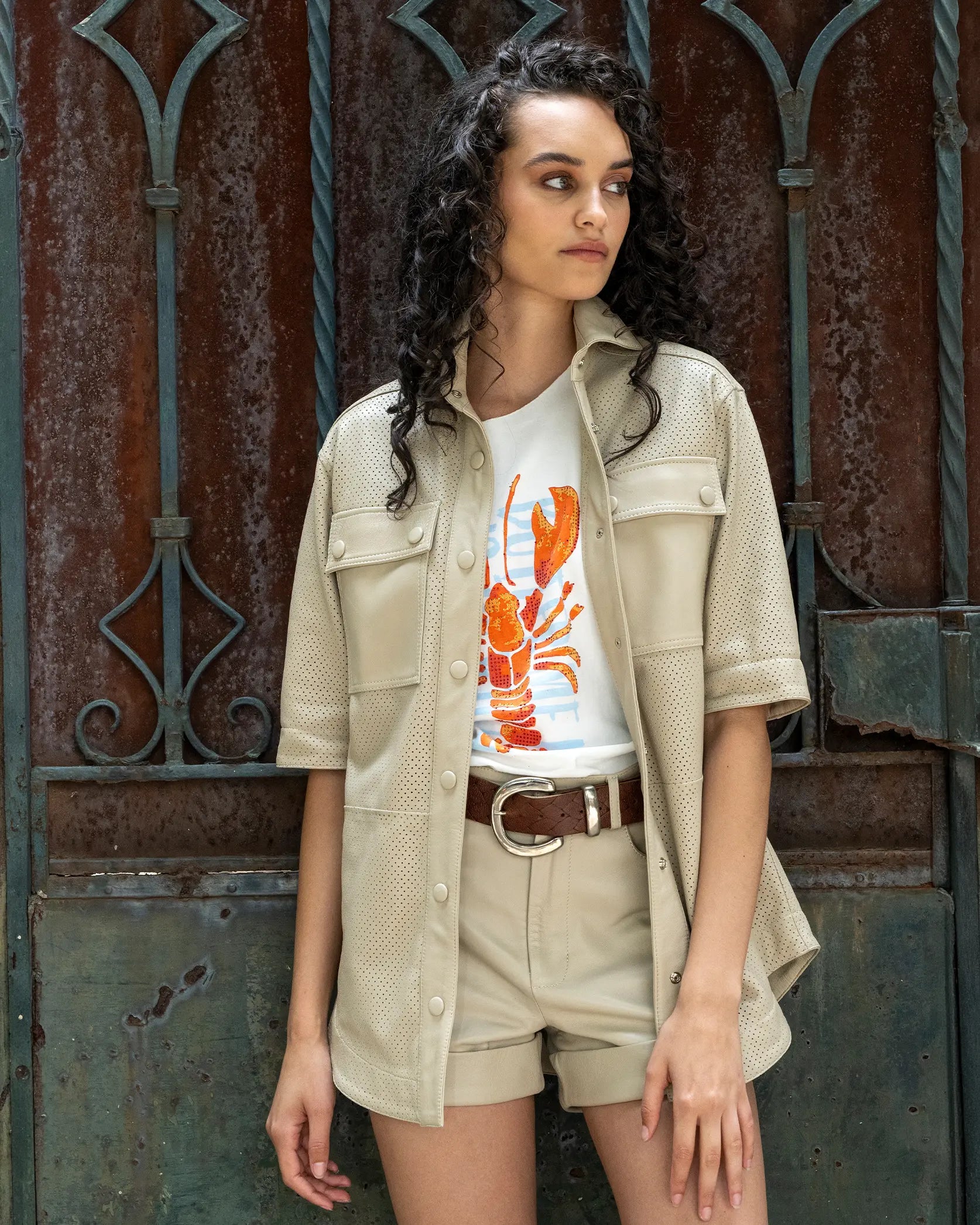 camisola de piel arena outfit short