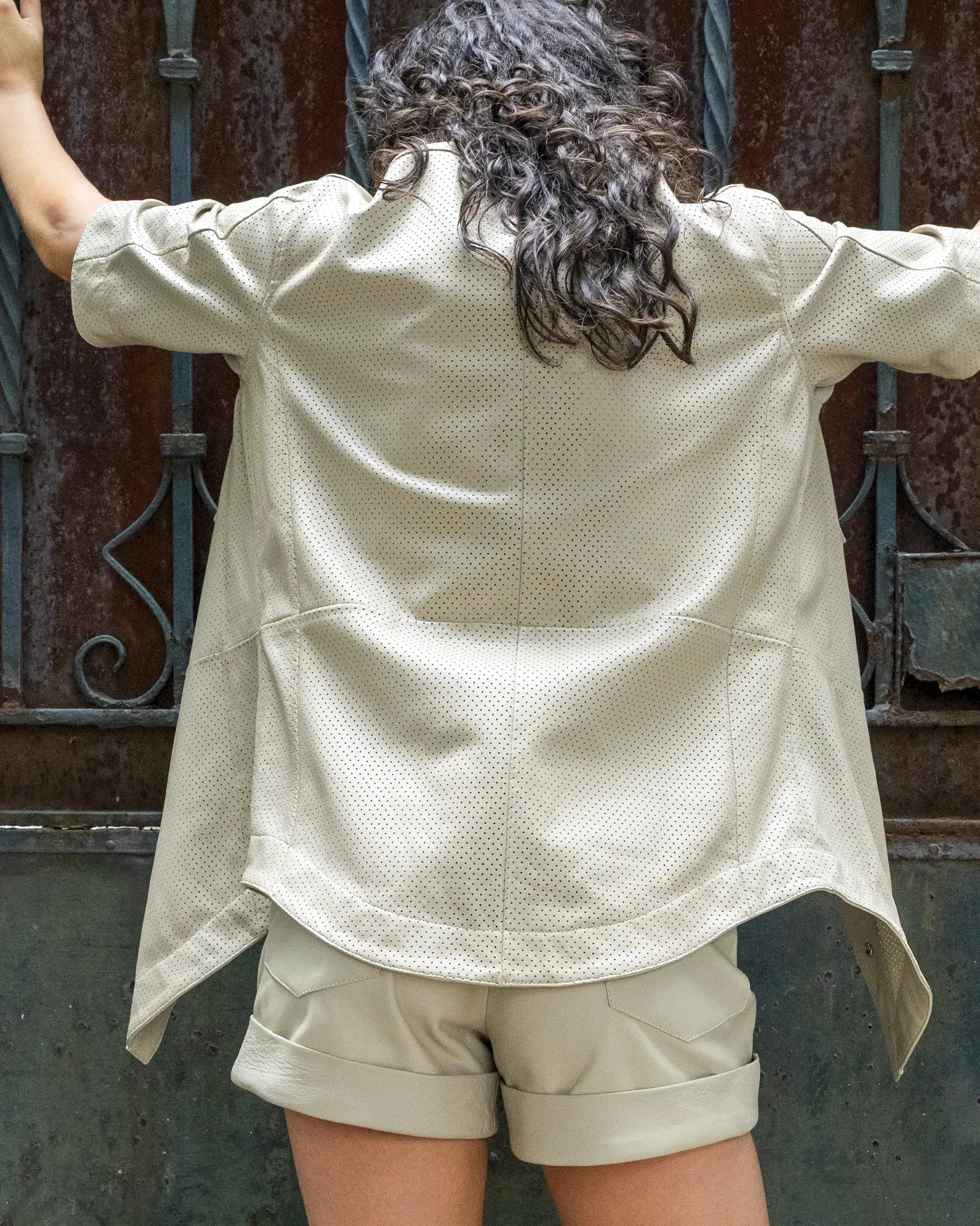 de piel beige espalda
