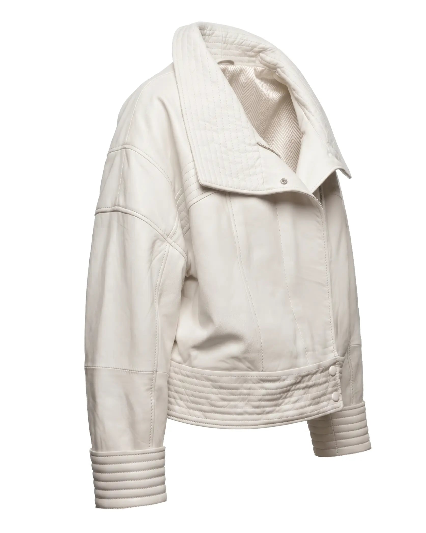 chamarra de piel mujer blanca lateral