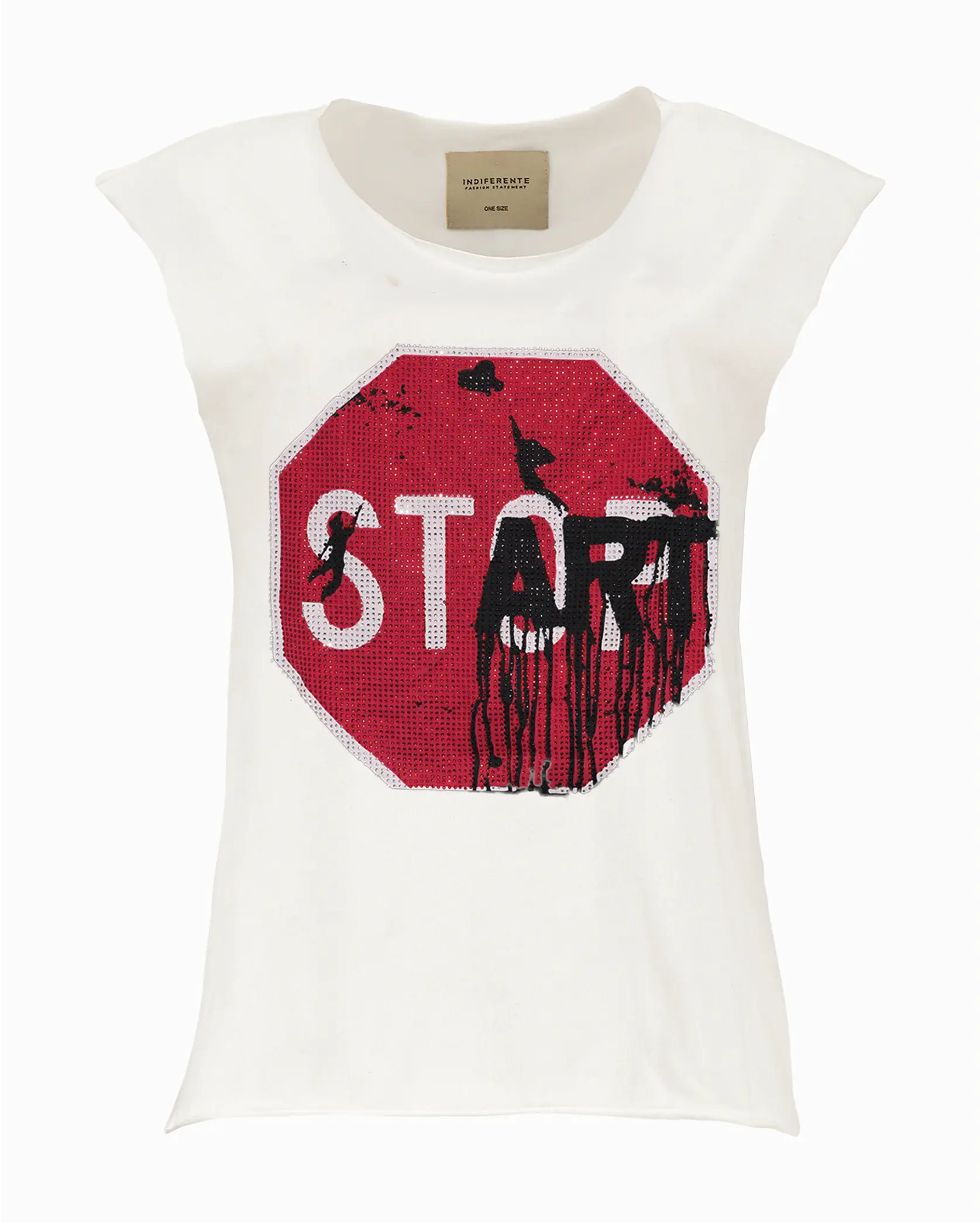 Playera In-Diferente Fashion color hueso con señal de STOP intervenida con grafiti y pedrería artesanal.