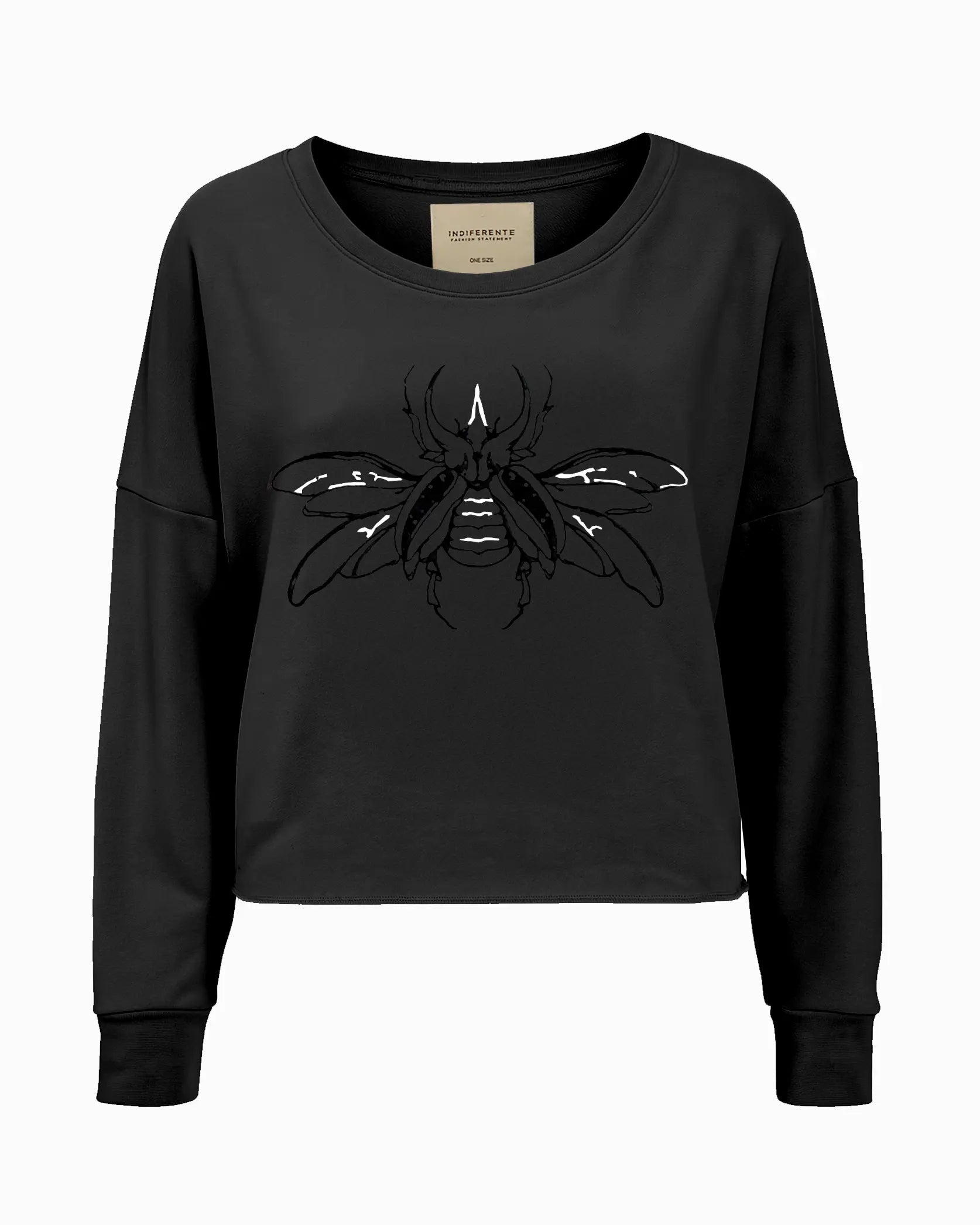 Foto producto Sweat Crop oversized negra de In-Diferente Fashion con bordado de escarabajo en negro y blanco en el frente, mostrando la caída fluida del french terry de algodón Pima