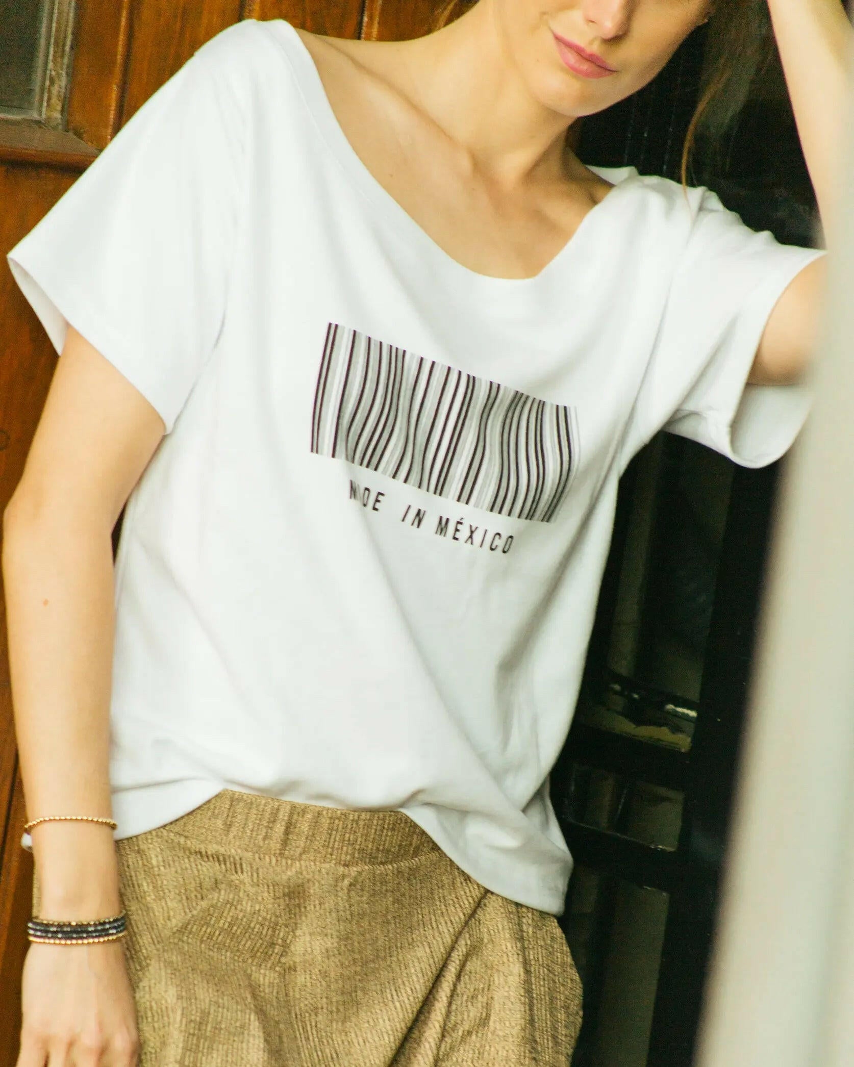 Playera made in Mexico blanca con estampado de In-Diferente InDiferente Fashion