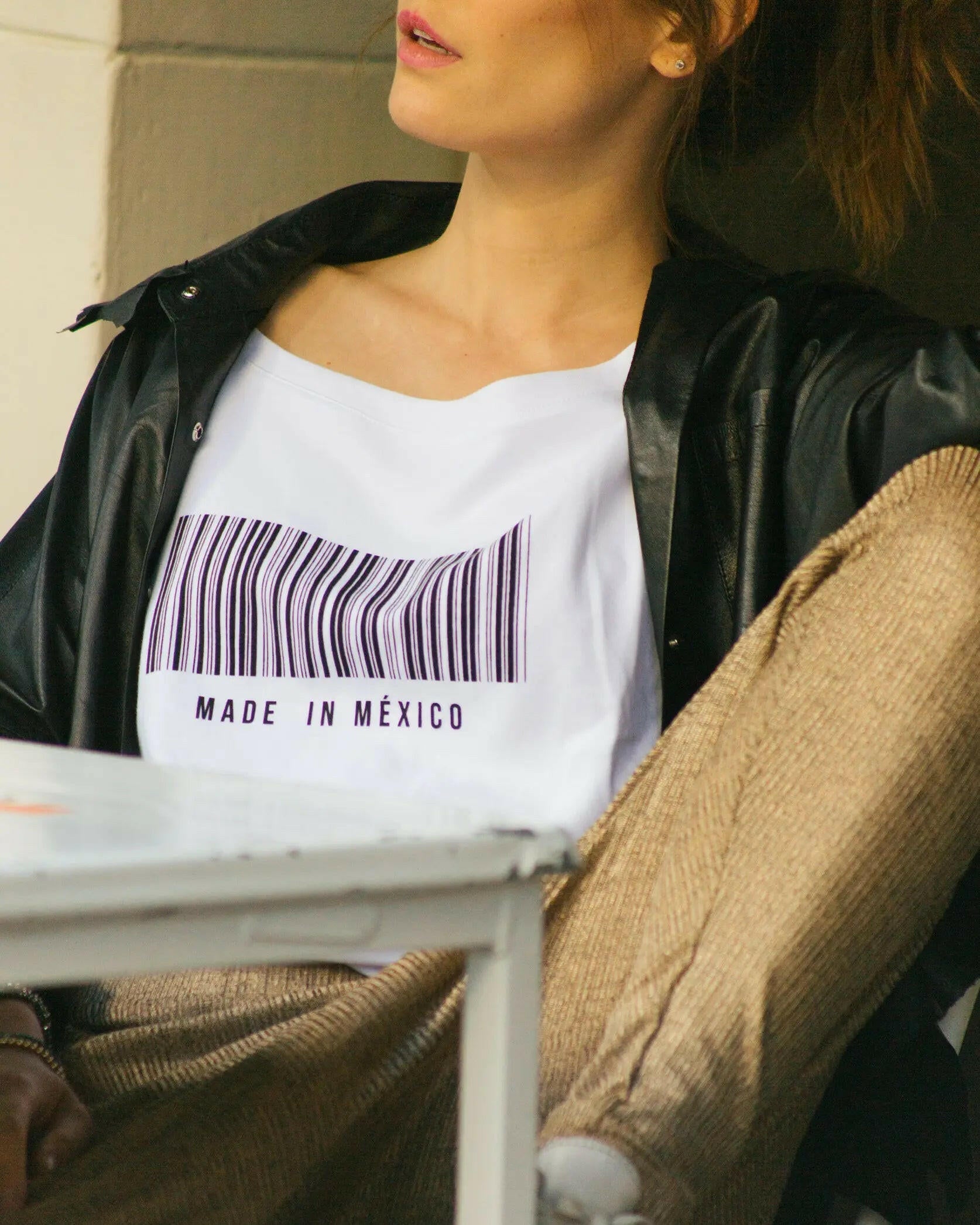 Playera made in Mexico blanca con estampado de In-Diferente InDiferente Fashion