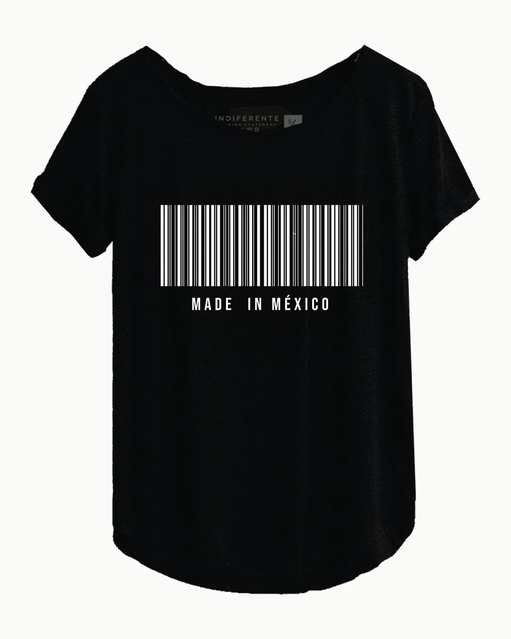 Camiseta cuello ovalado In-Diferente fashion con diseño de orgullo mexicano