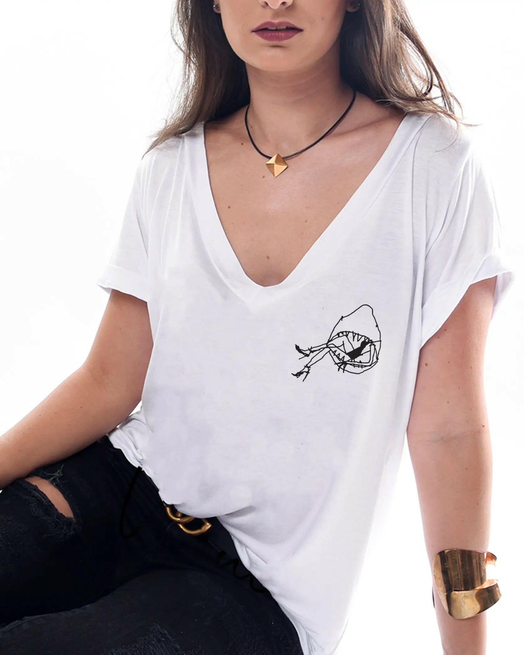 Playera estampada tiburón Indiferente Fashion