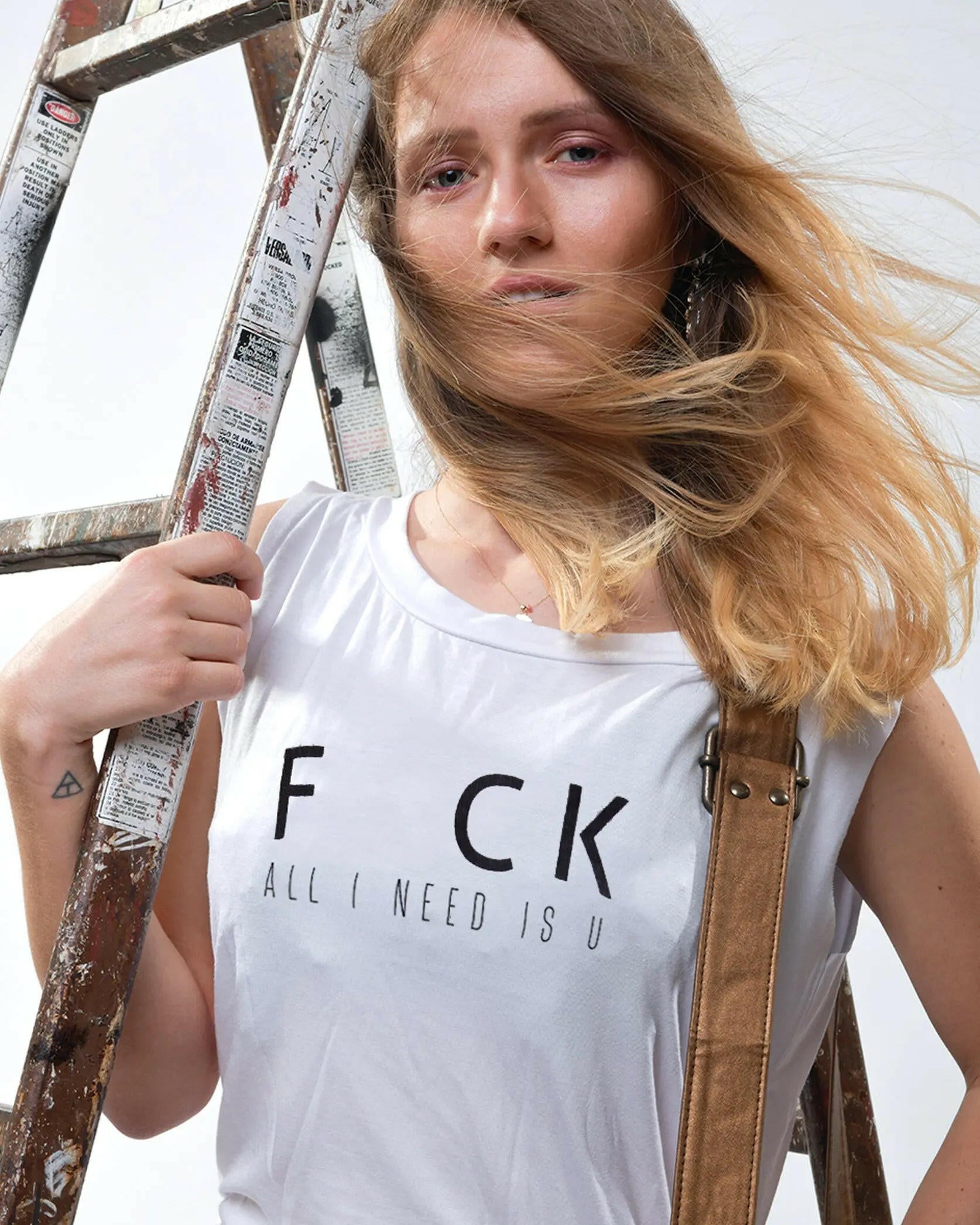 Playera sin mangas estampada In-Diferente Indiferente Fashion Ropa de mujer marca mexicana 