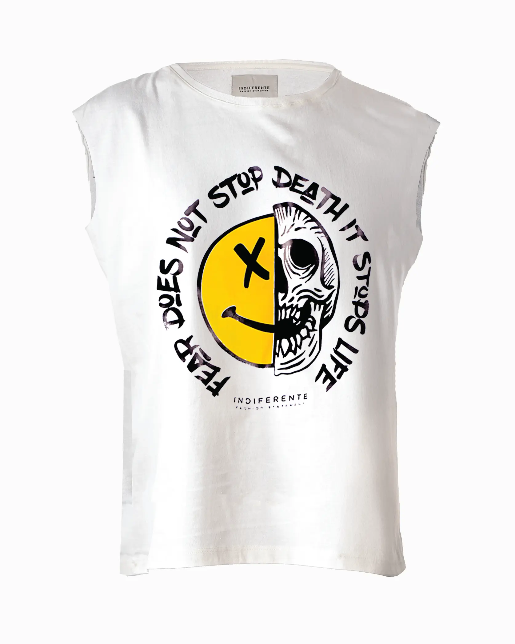 Camiseta sin mangas oversized con frase “Fear doesn’t stop death, it stops life” de In-Diferente fashion, diseño mitad calavera mitad carita feliz.